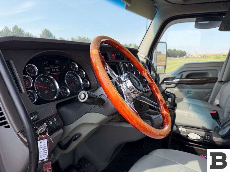 2016-kenworth-t680-image-51