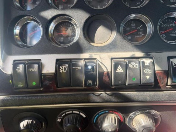 2012-kenworth-t800-image-15