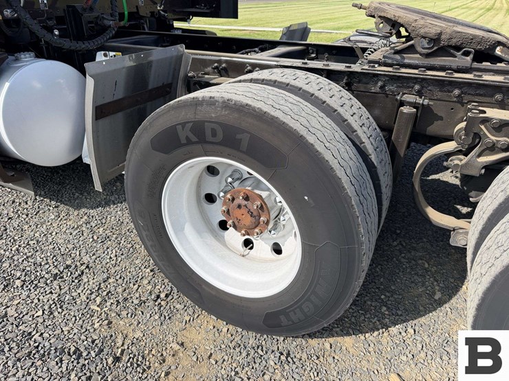 2016-kenworth-t680-image-19