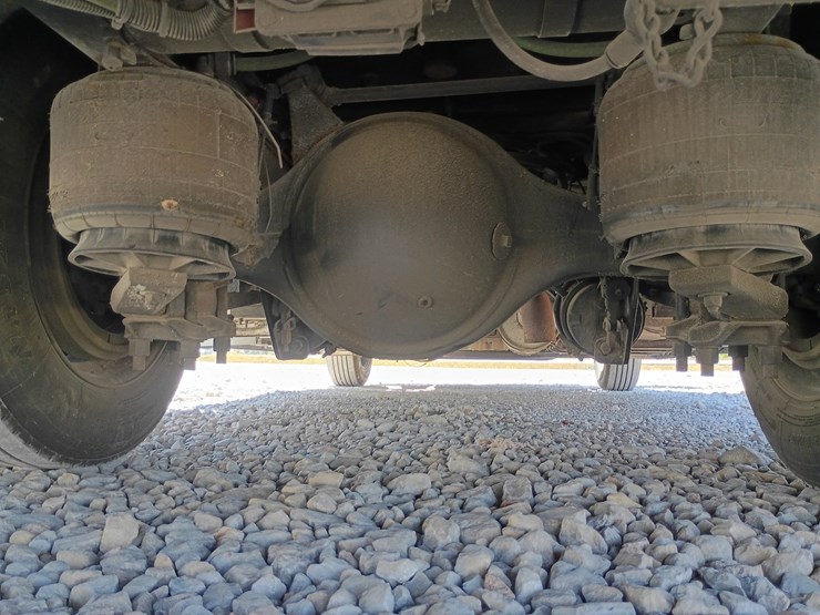 2007-freightliner-m2-106-image-101