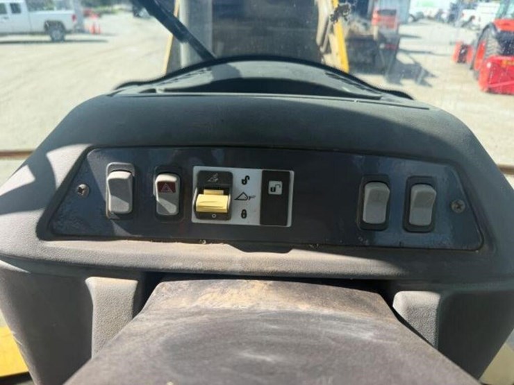 2006-deere-310g-image-11