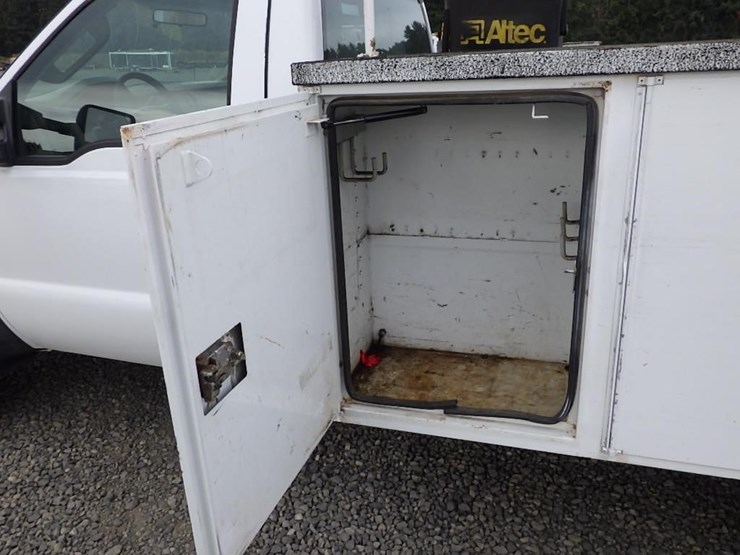 2009-ford-550-image-16