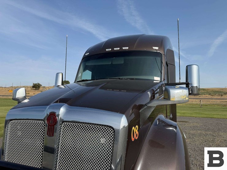 2016-kenworth-t680-image-11