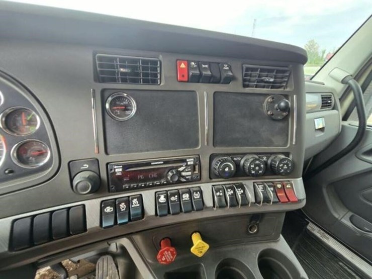 2016-kenworth-t680-image-17