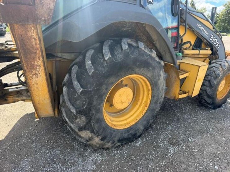 2011-deere-310sj-image-38
