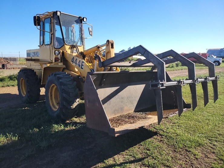deere-444e-image-2