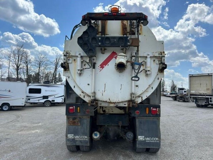 2014-peterbilt-567-image-6