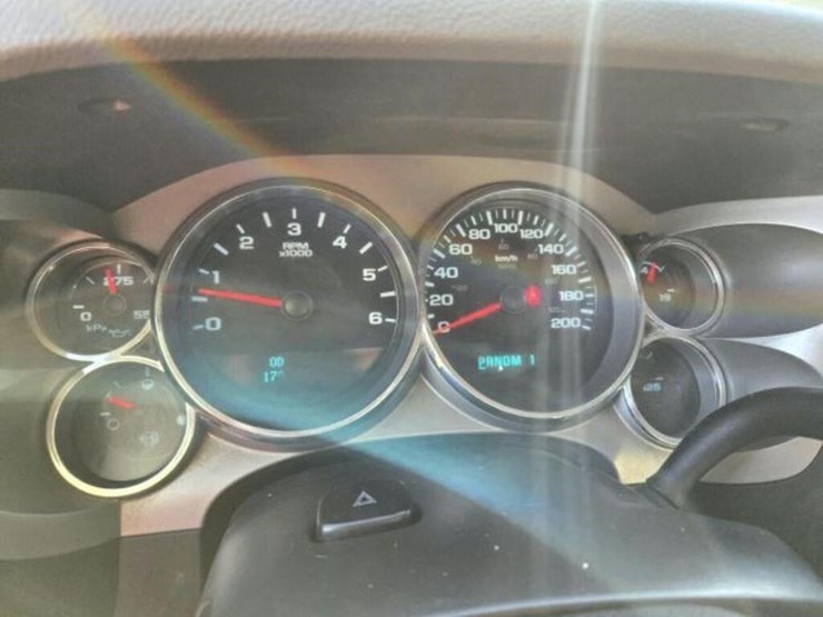 2014-chevrolet-3500-image-12