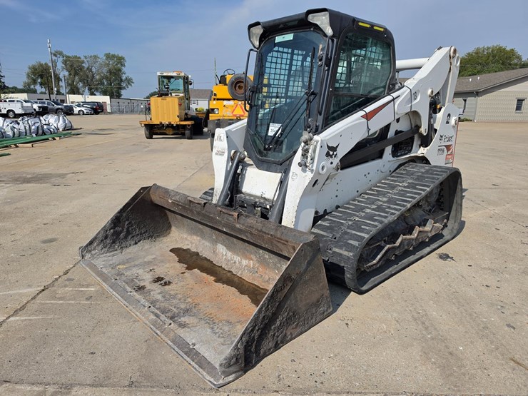 2022-bobcat-t770-image-1