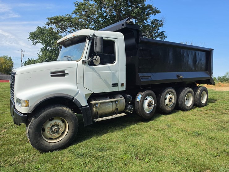 #25407-•-2005-volvo-vhd-quad-axle-dump-truck-image-2