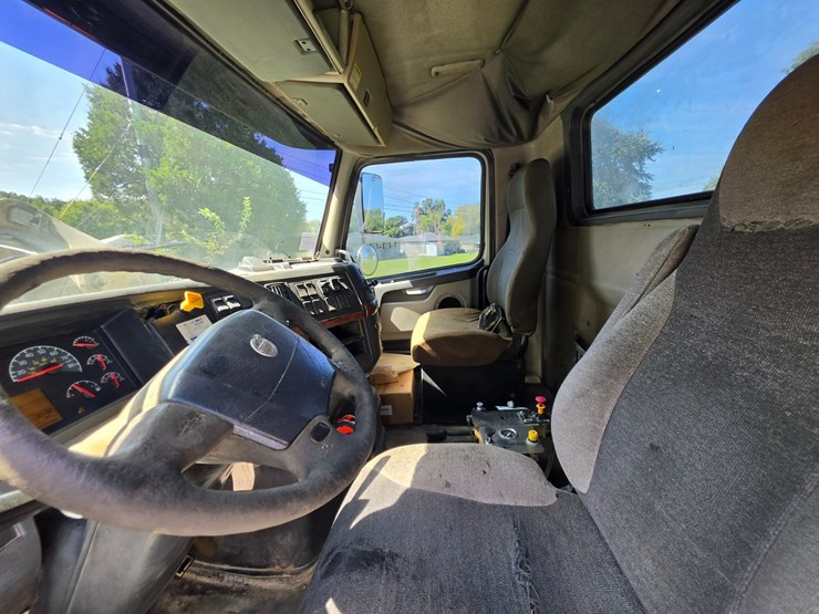 #25407-•-2005-volvo-vhd-quad-axle-dump-truck-image-87