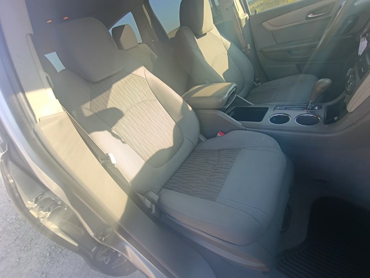2013-chevrolet-traverse-image-28
