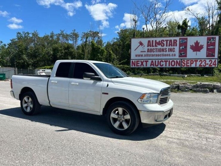2019-ram-1500-slt-image-2