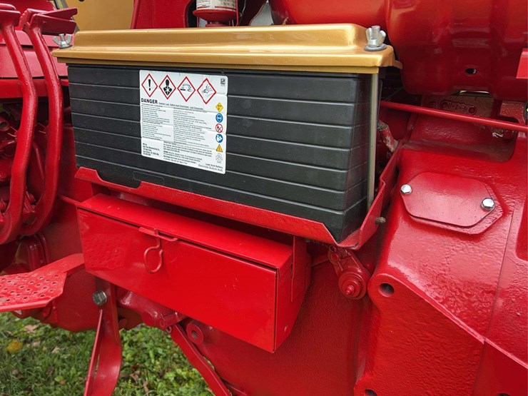 1970-farmall-826-diesel-row-crop-golden-demonstrator-image-28