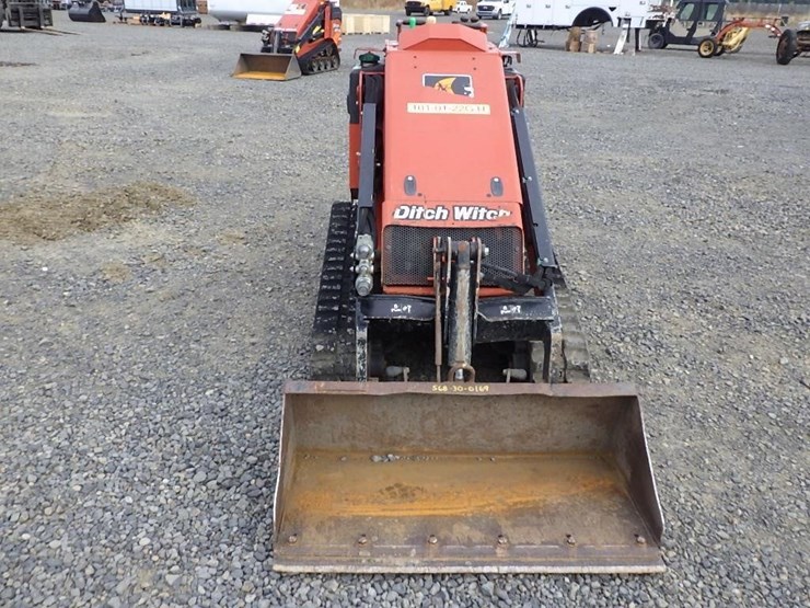 2022-ditch-witch-sk800-image-8