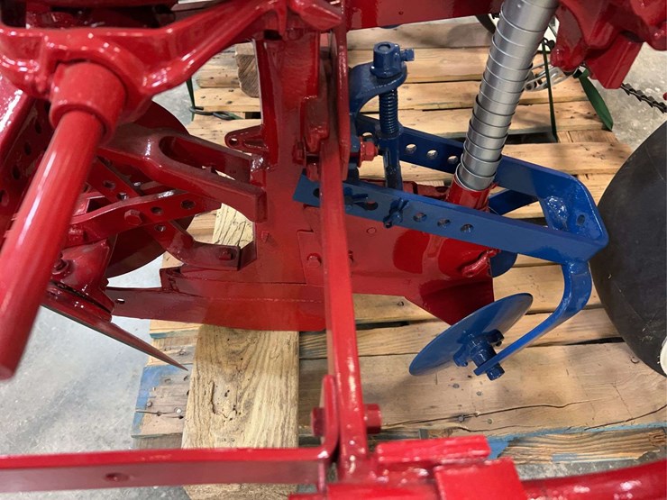 international-harvester-c251-two-row-fast-hitch-planter-image-15