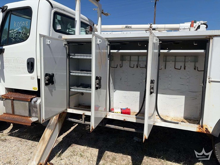 2018-freightliner-m2-106-image-10