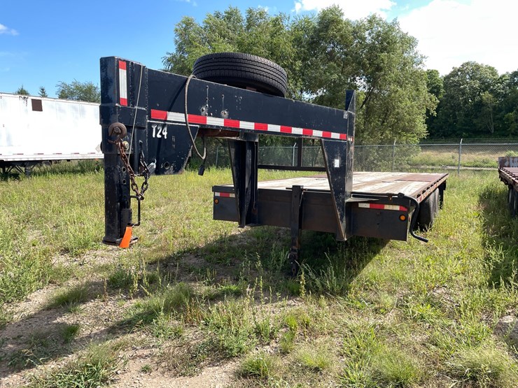 #1307-•-1984-diamond-equipment-flatbed-trailer-(has-mn-title)-image-1