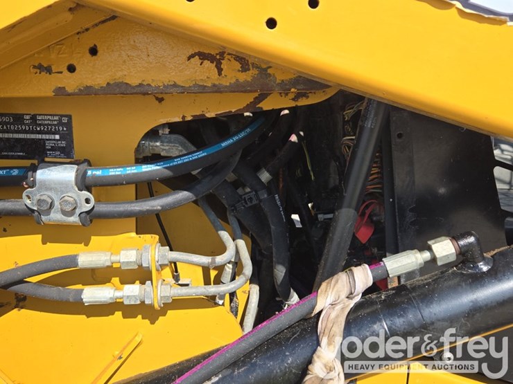 2023-caterpillar-259d3-image-27