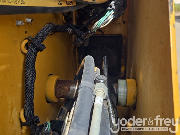 2019-caterpillar-226d-image-24