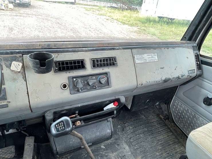 #1458-•-2001-freightliner-flatbed-truck-with-vac-excavator-system-(has-mn-title)-image-33