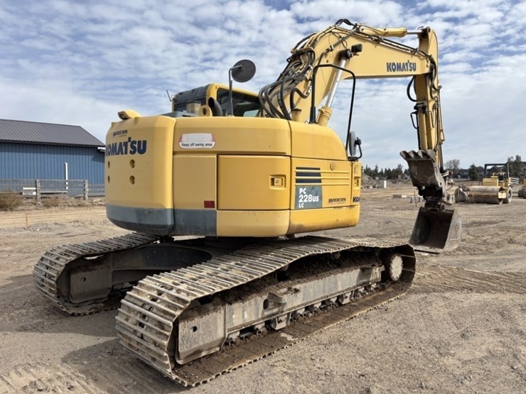 2013-komatsu-pc228us-lc-8-image-5