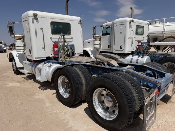 2012-peterbilt-367-image-9