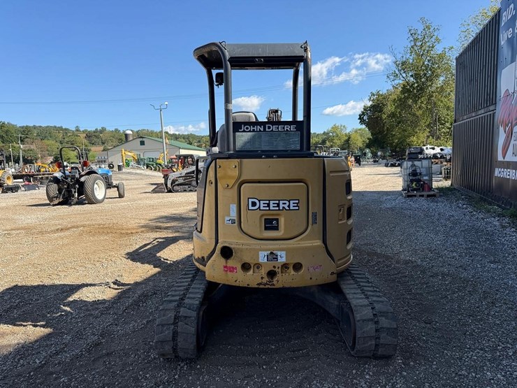 2016-deere-35g-image-3