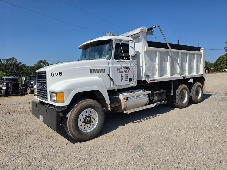 1996-mack-ch600-image-2