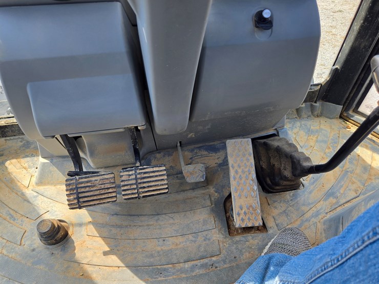 caterpillar-420e-image-54