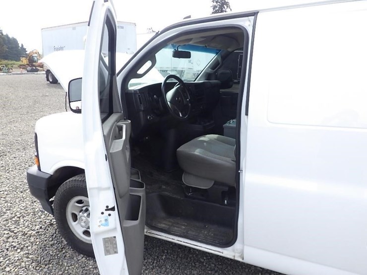 2017-utility-van-image-25