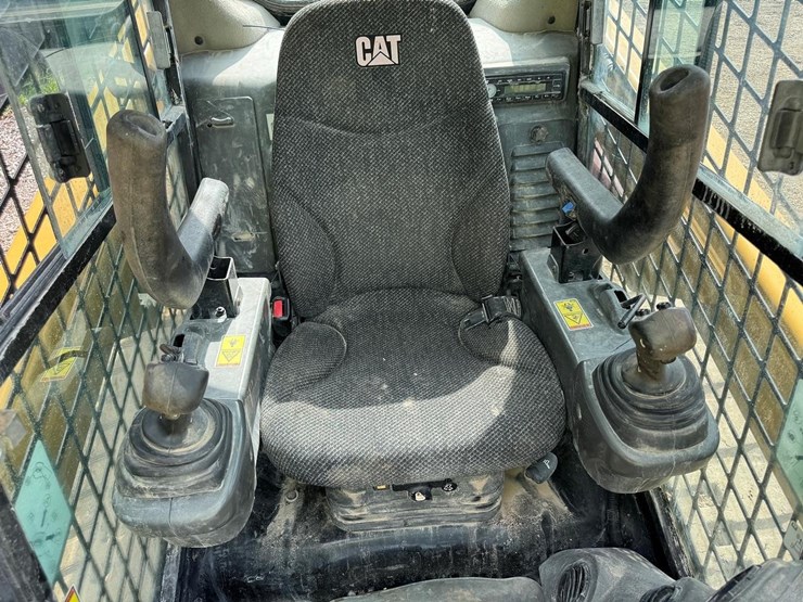 2017-caterpillar-259d-image-23
