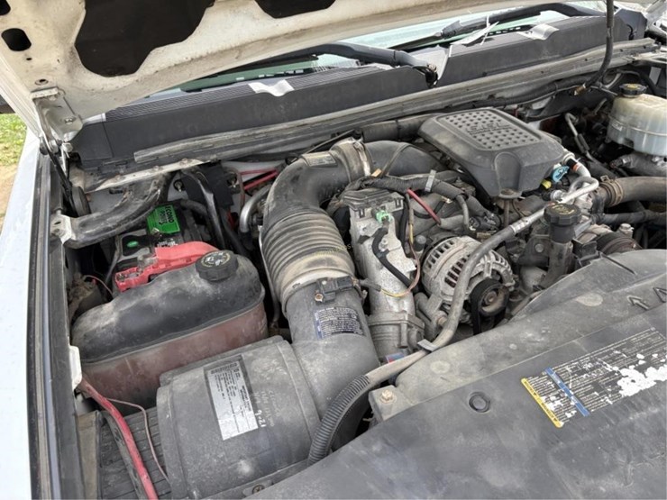 2010-chevrolet-3500-image-12