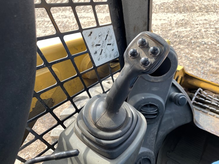 2013-caterpillar-236d3-image-36