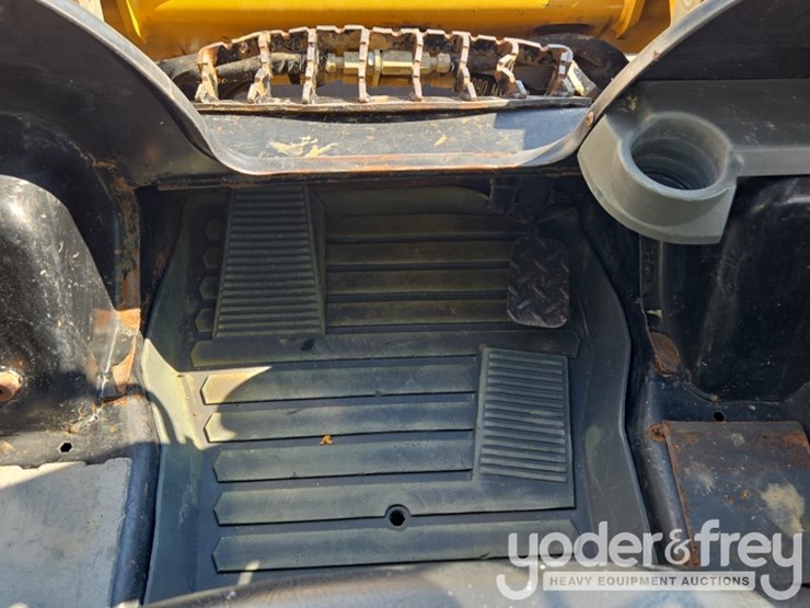2023-caterpillar-259d3-image-52