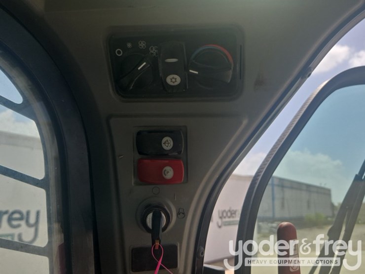 2019-caterpillar-226d-image-47