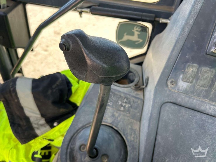 deere-410l-image-15