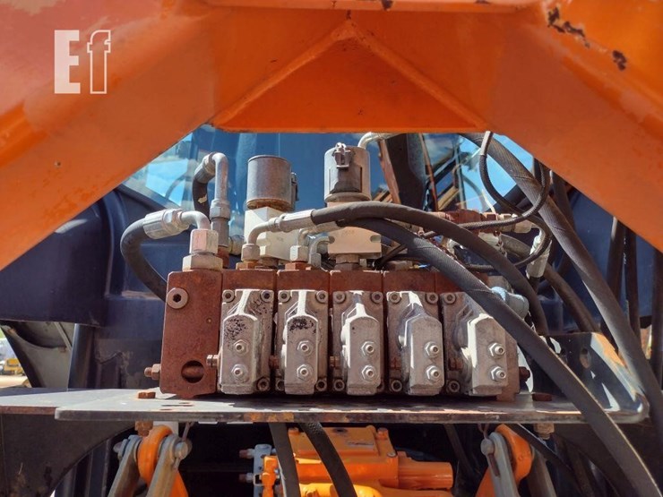 new-holland-ts115a-image-42