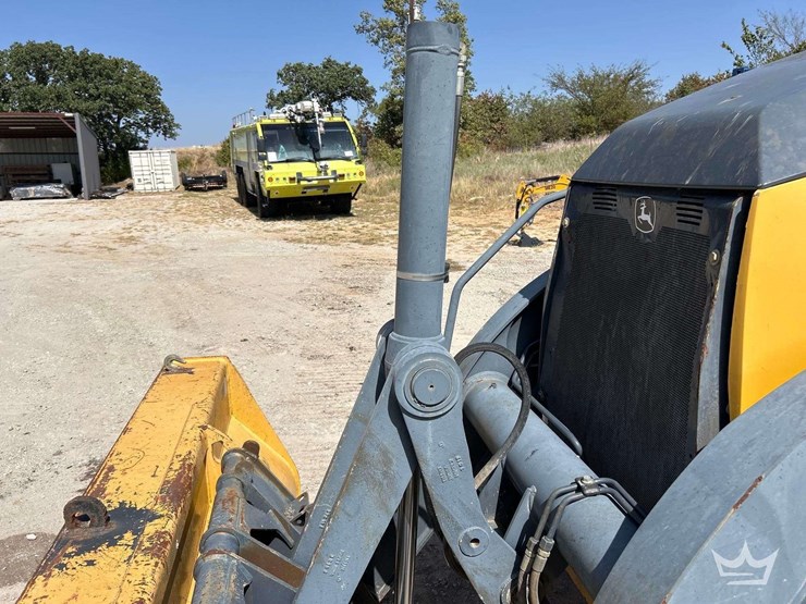 deere-410l-image-23