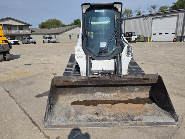 2022-bobcat-t770-image-11