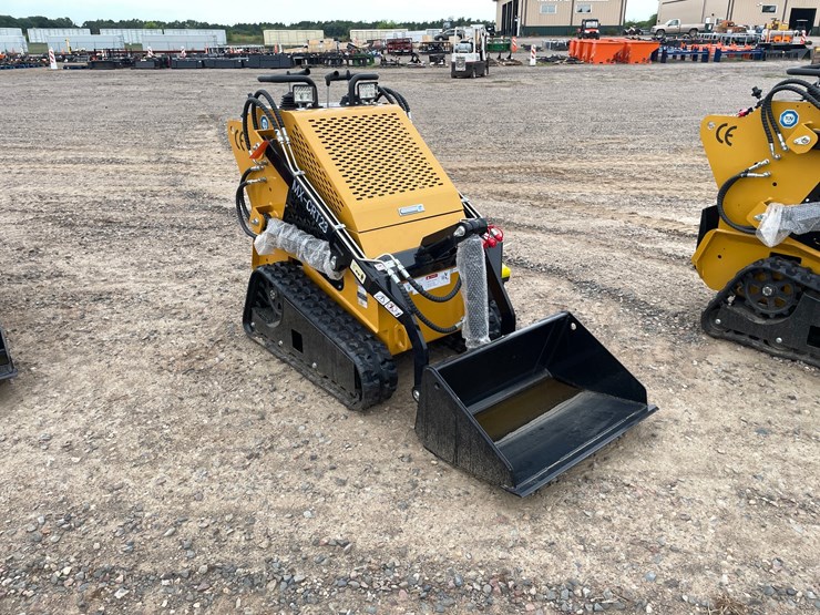 #5514-•-2026-agt-compact-track-loader-image-1