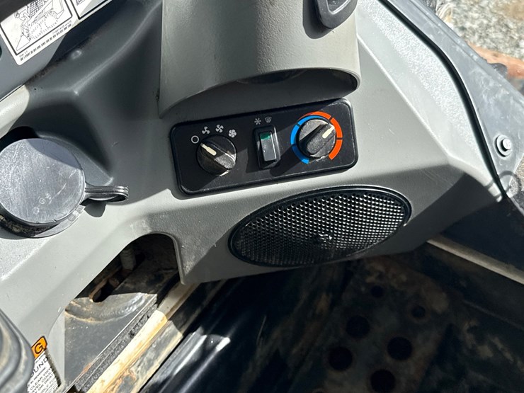 2019-bobcat-t595-image-39