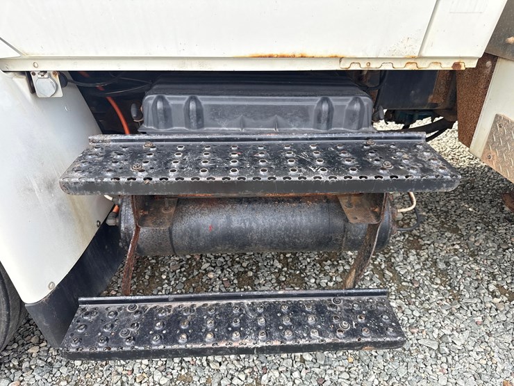 2008-international-durastar-4300-image-23