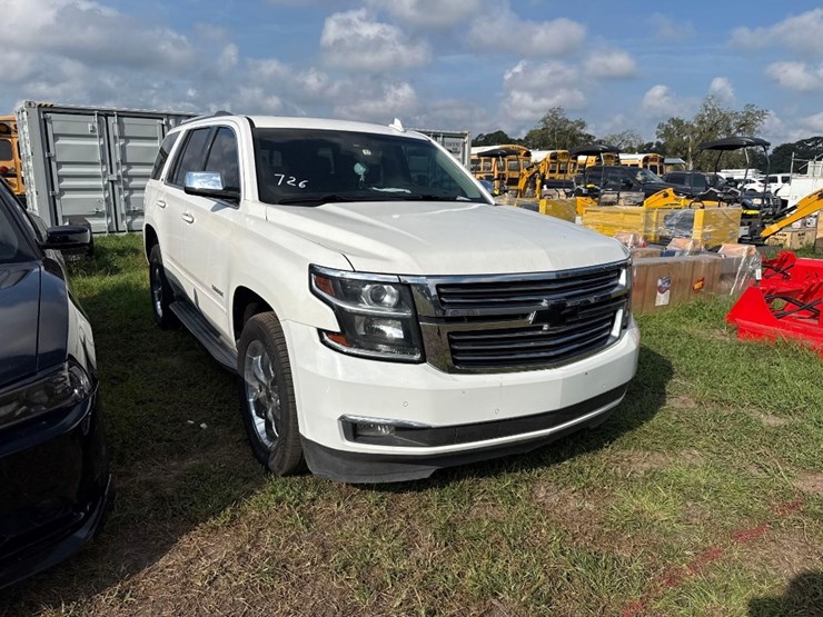 2015-chevrolet-tahoe-image-2