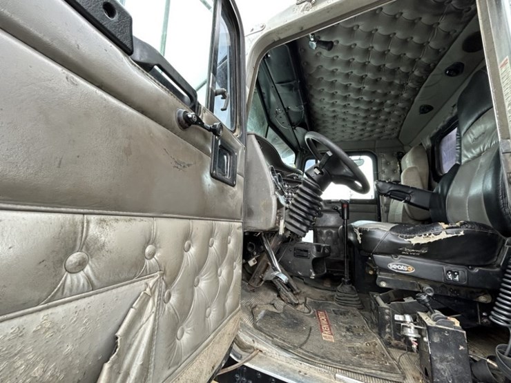 2006-kenworth-w900-image-11