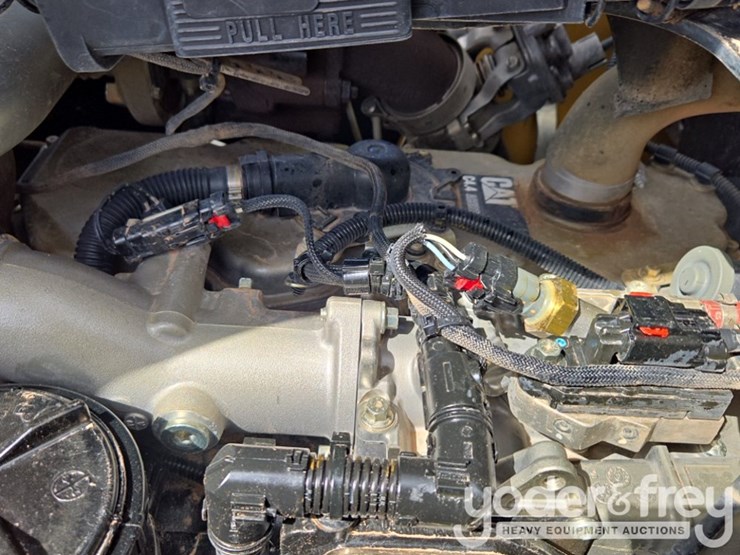 2019-caterpillar-420f2-image-46