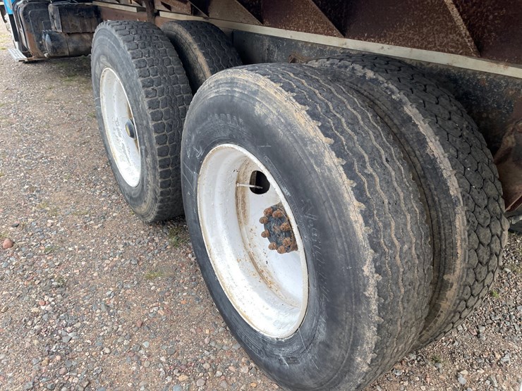 #1451-•-1979-international-f2275-grain-truck-(has-mn-title)-image-17
