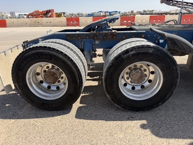 2013-peterbilt-367-image-5