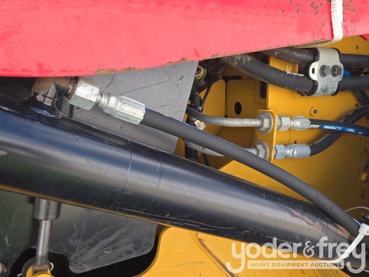 2023-caterpillar-259d3-image-24