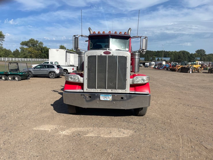 2012-peterbilt-388-image-8